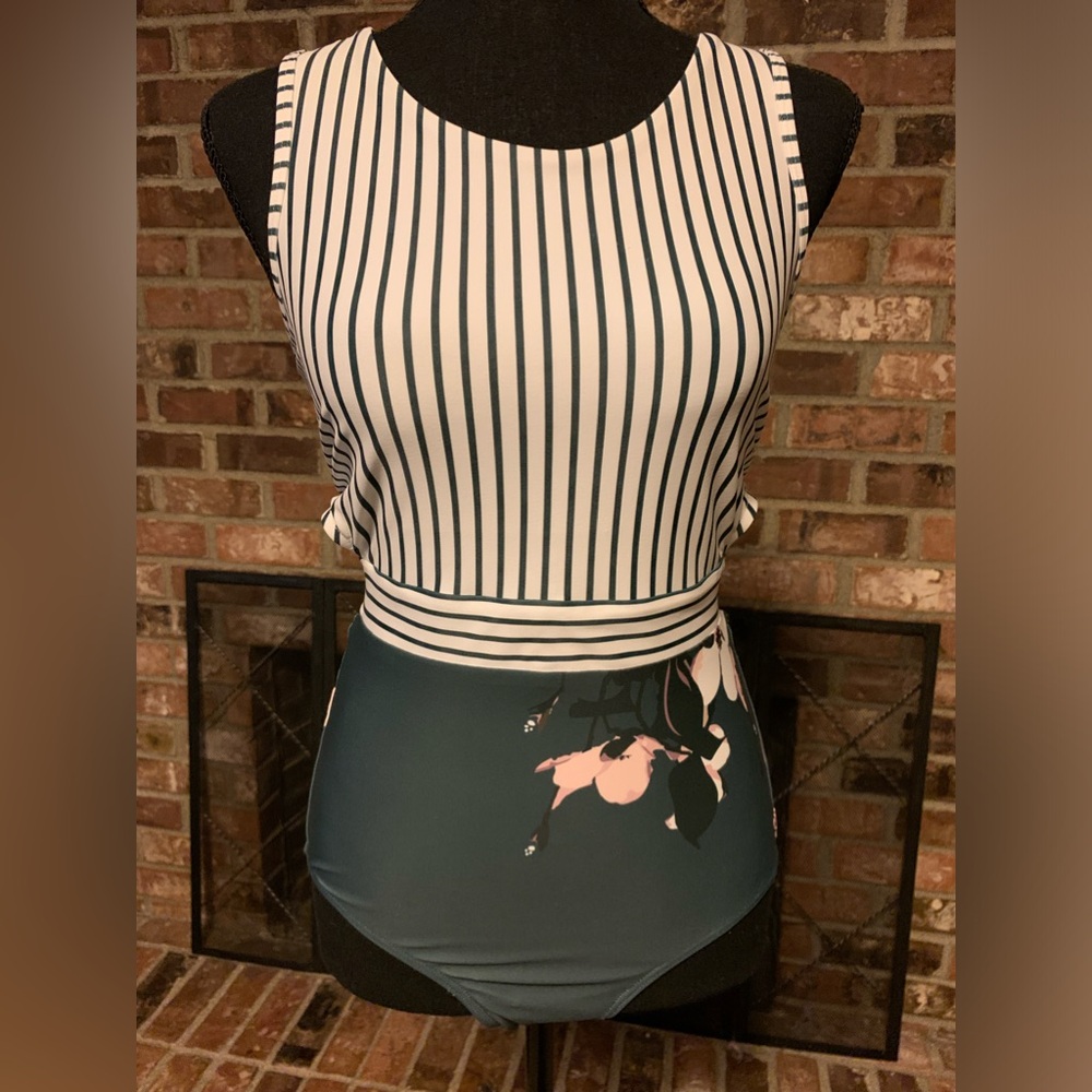 Albion One Piece Swimsuit Size Small